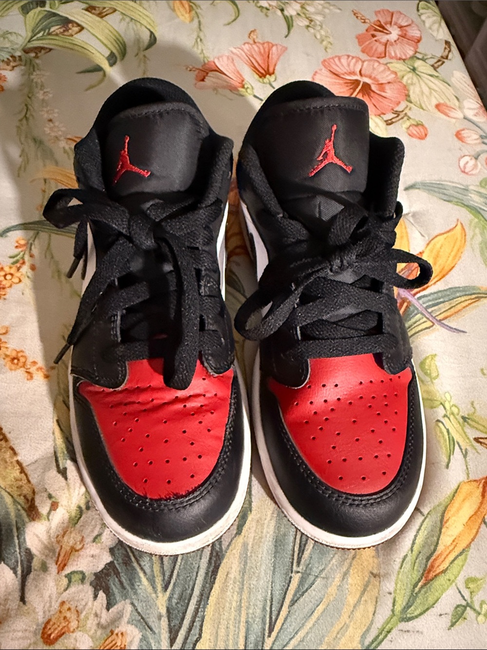 Jordan Kids Black and Red Low-Top Sneakers with Jumpman Logo